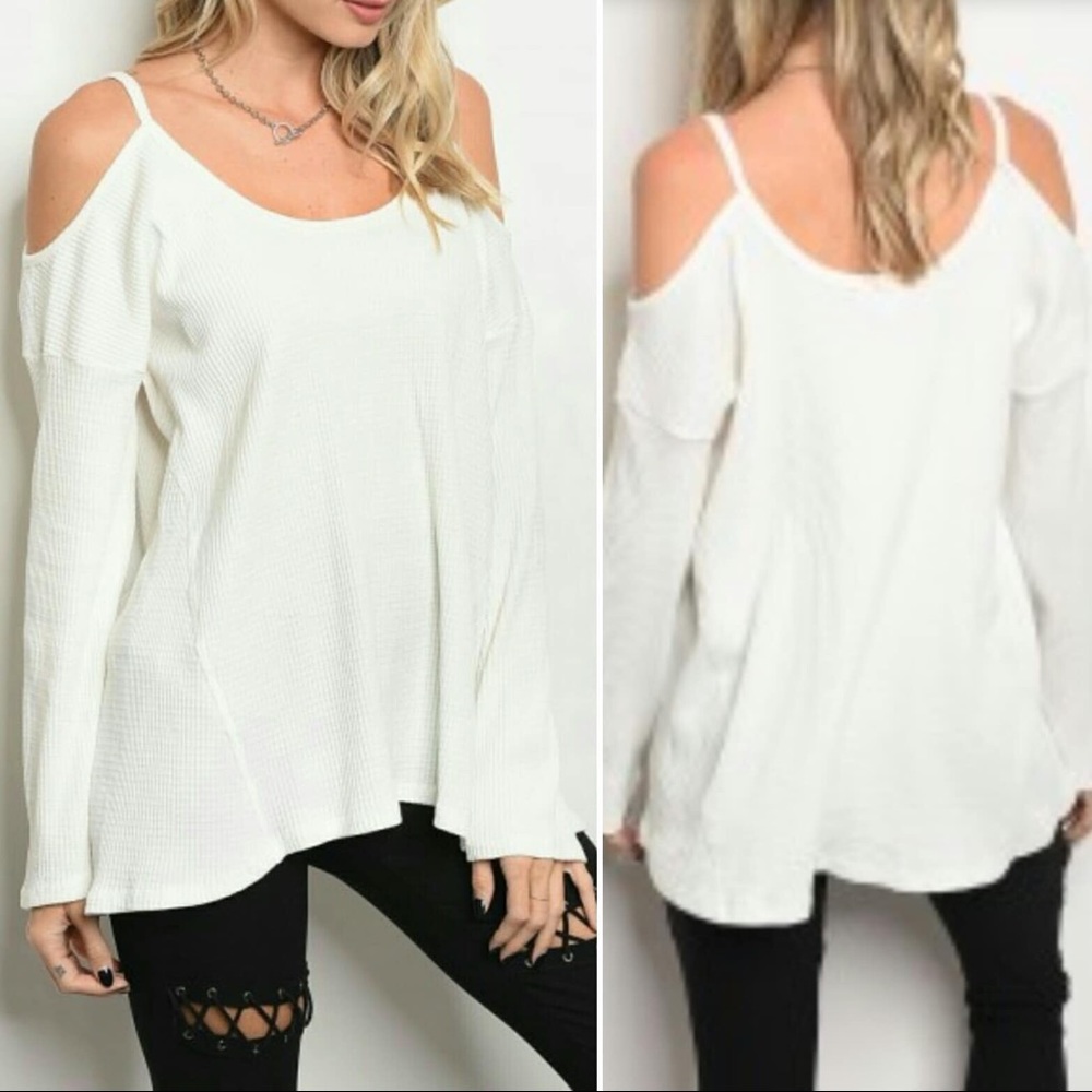 Cold shoulder thermal tee